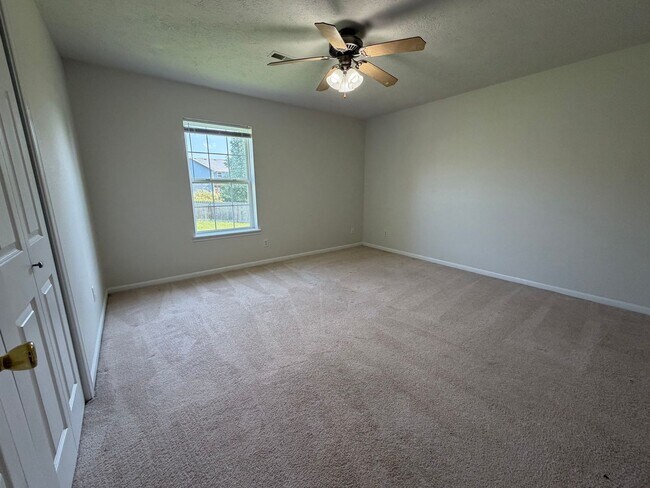 Building Photo - Spacious 4 Bedroom Home located in Woodland Hills Subdivision