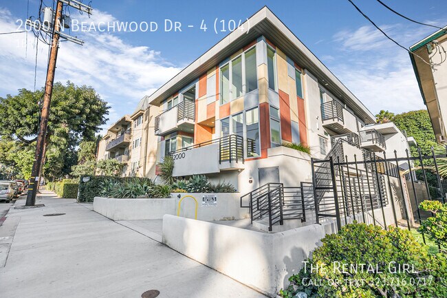 Building Photo - 2000 Beachwood Dr