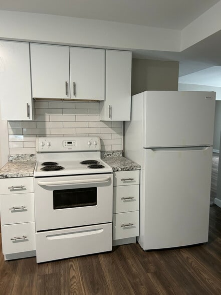 Primary Photo - 3 Britton Ave