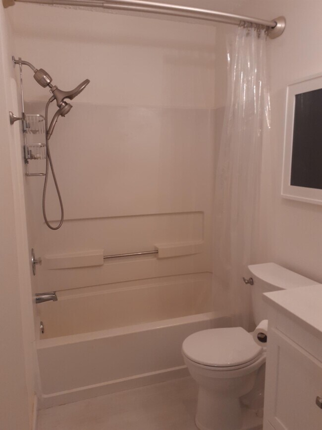 Building Photo - 104 O St