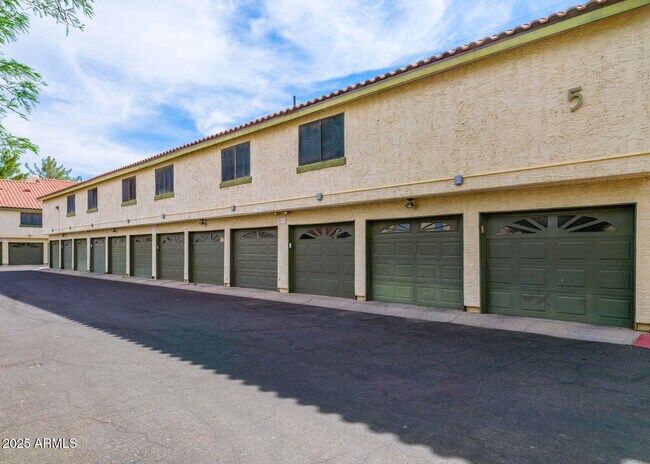 Building Photo - 30 E Brown Rd