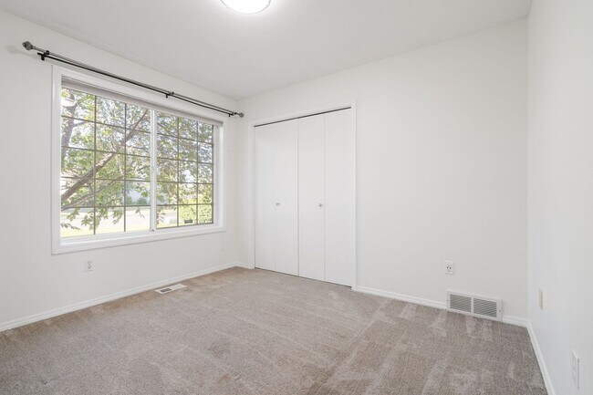 Building Photo - Spacious 4 Bed, 3 Bath Home | Central Vall...