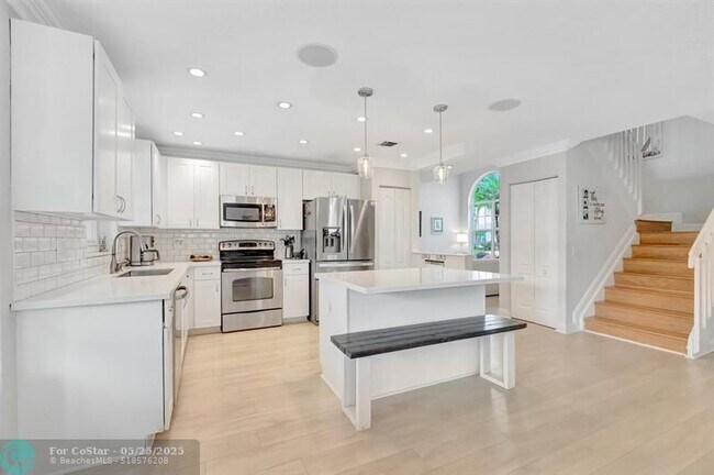 Building Photo - 18027 Jazz Ln