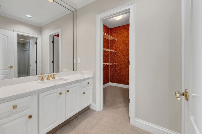 Building Photo - Newly Renovated Condo in The Westende with...