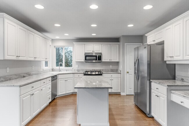 Building Photo - 2851 Cleveland Ave NW