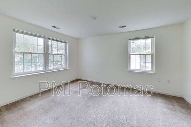 Building Photo - 18310 Streamside Dr