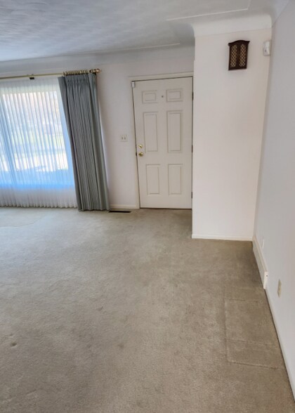 Building Photo - 5354 Woodfield Ave
