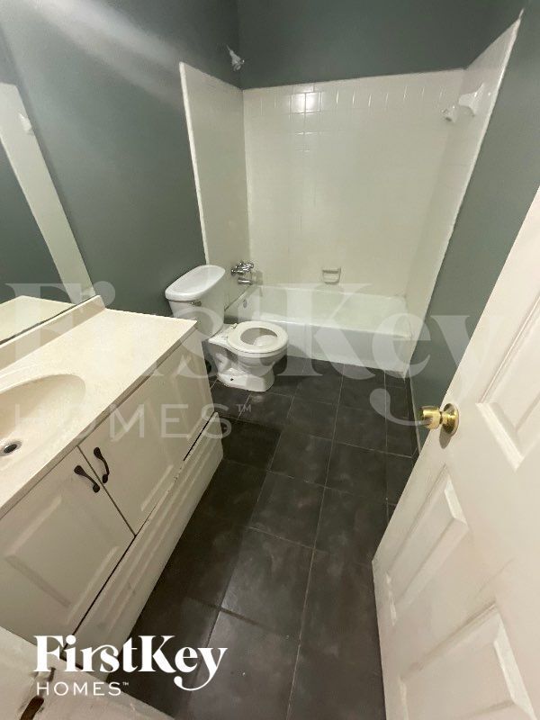 Building Photo - 2459 Rockknoll Dr
