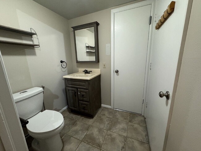 Building Photo - 150 N Carlton St