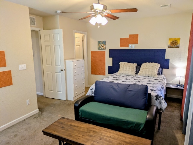 Building Photo - 323 Zuniga St