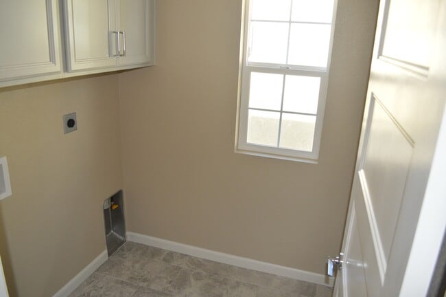 Building Photo - 8876 Ariston Ln