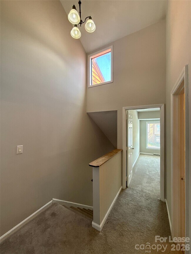 Building Photo - 2325 Brookview Ct