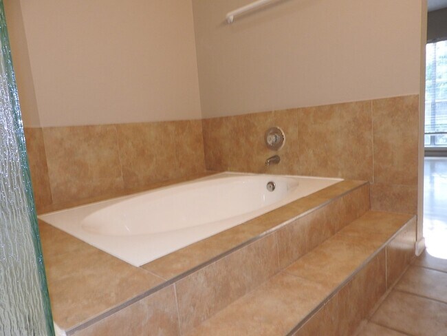 Building Photo - 3015 Cotter Lake Cir