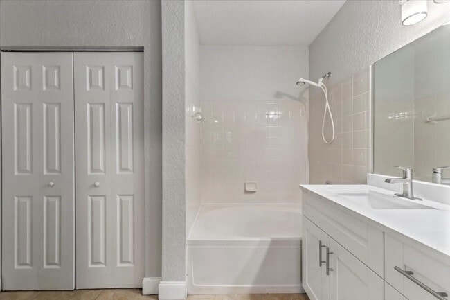 Building Photo - 2301 Belmont Ln