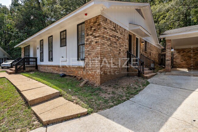Building Photo - Beautifully Updated 3-Bedroom Home with Gr...