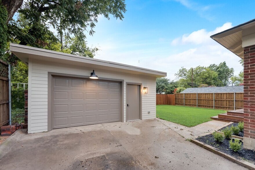 Building Photo - 5406 Vanderbilt Ave