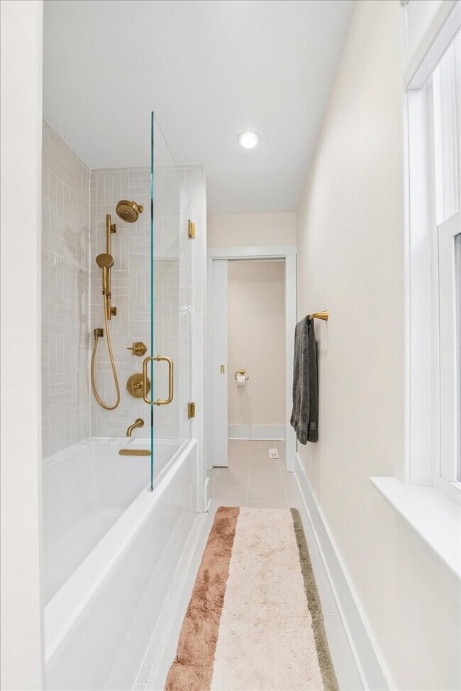 Building Photo - 4912 N Winchester Ave