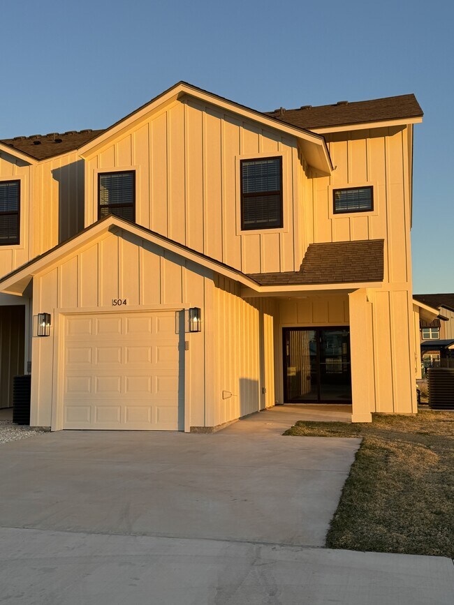 Building Photo - 504 Mercado St