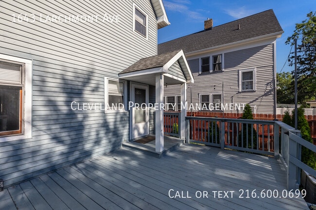 Building Photo - 1643 Larchmont Ave