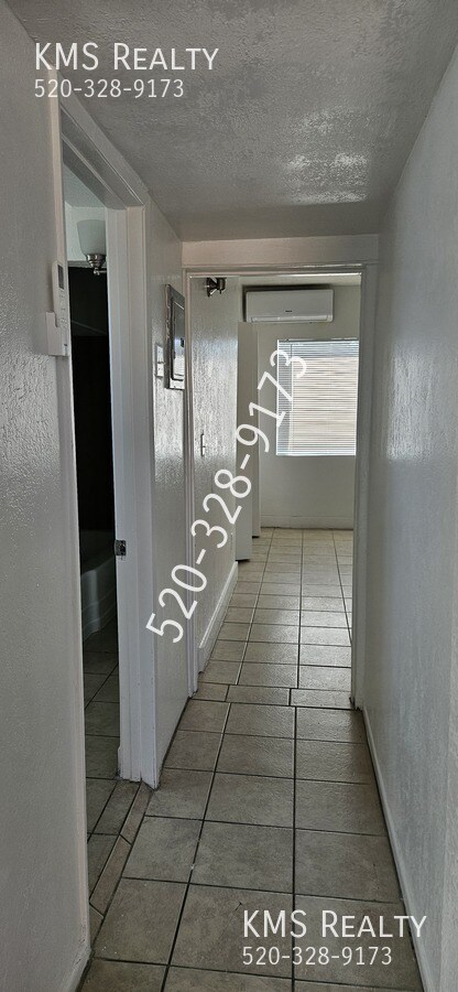 Building Photo - 757 E Pastime Rd