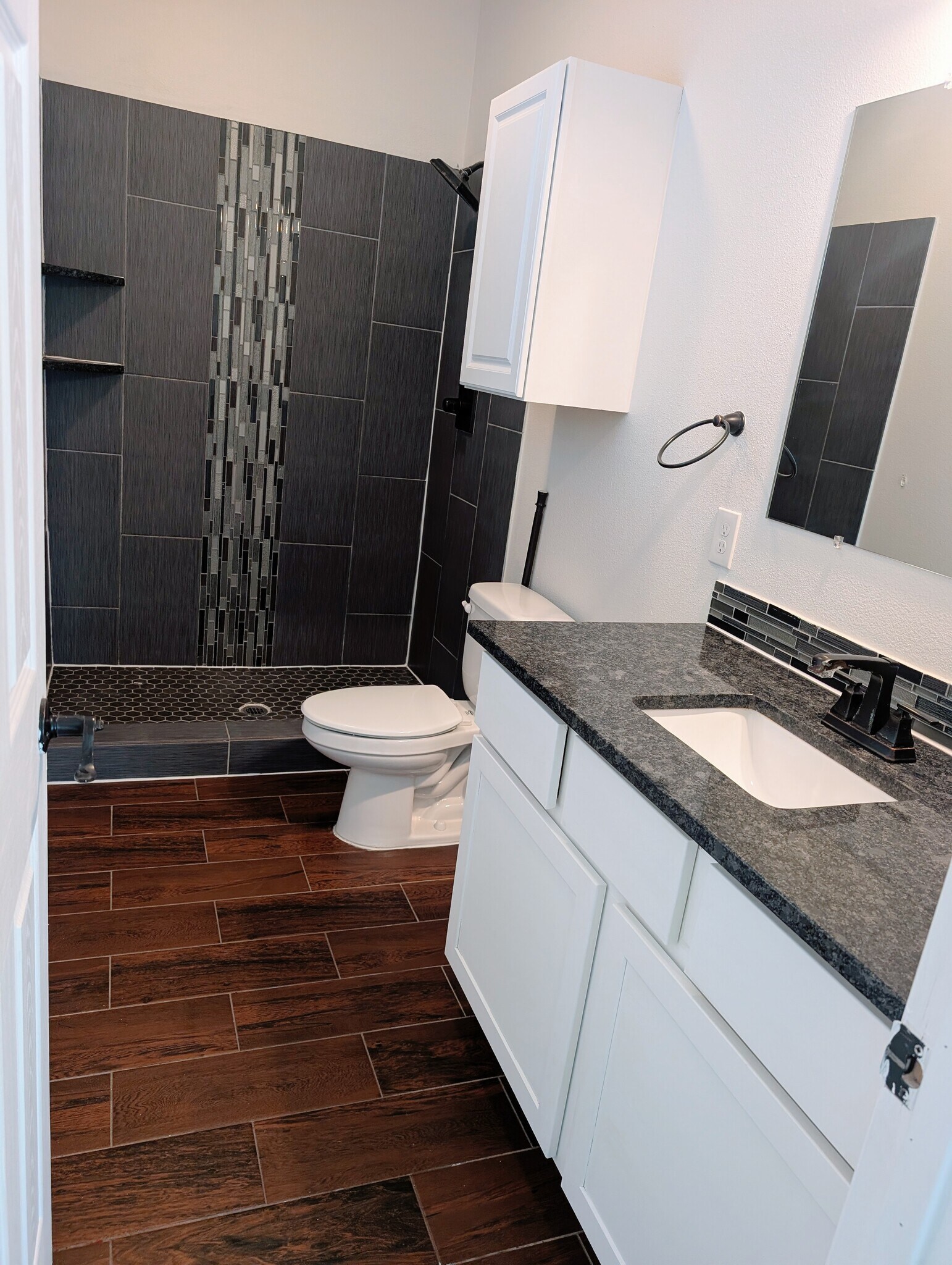 Building Photo - 1028 E Houston St