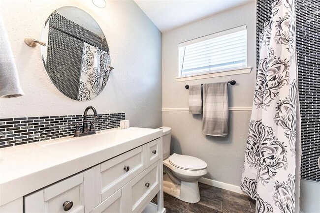 Building Photo - 405 Bellmar Ln