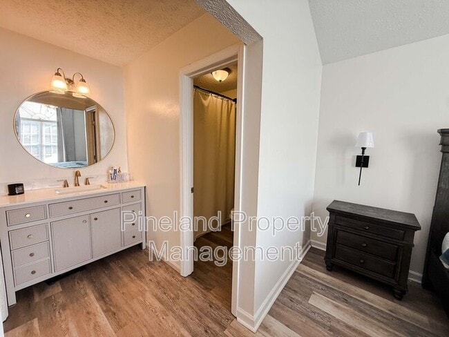 Building Photo - 301 Buckeye Dr