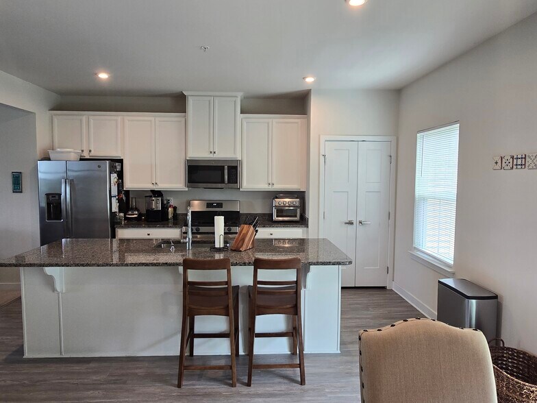 Building Photo - 1066 Rosecroft Ln