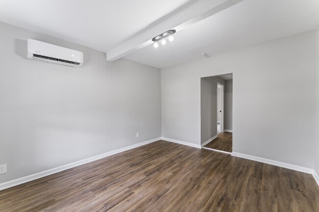 Building Photo - 321 Mill St