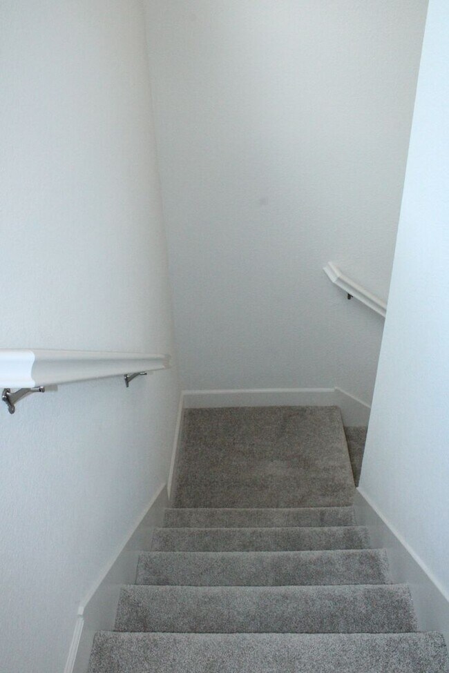 Building Photo - ***PENDING*** 4 Bedroom / 3 Bath House with Solar in San Marco Community-Close to Bart!