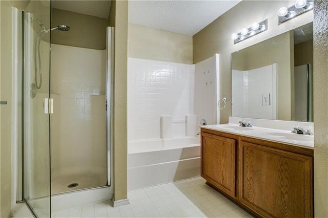 Building Photo - 2620 Clear Brook Dr