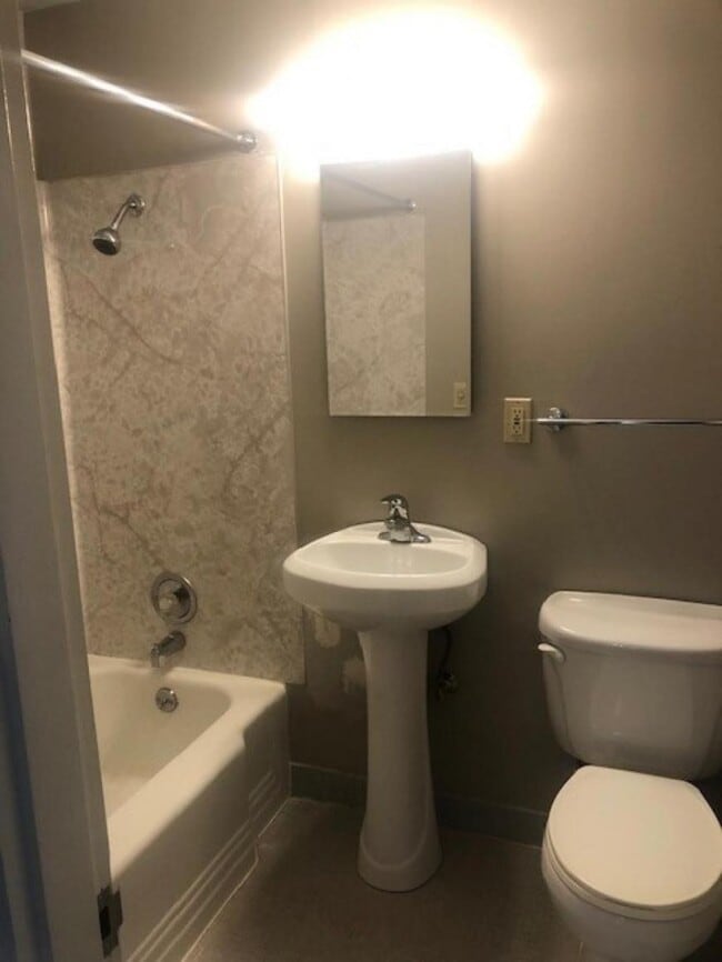 Building Photo - 1 bedroom in Seattle WA 98105