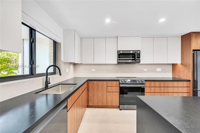 Building Photo - 2211 NE 122nd St