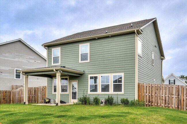 Building Photo - 3207 Wayne Dr