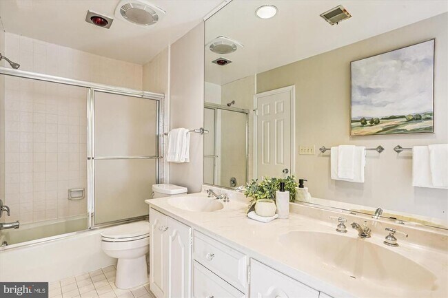 Building Photo - 9939 Bentcross Dr