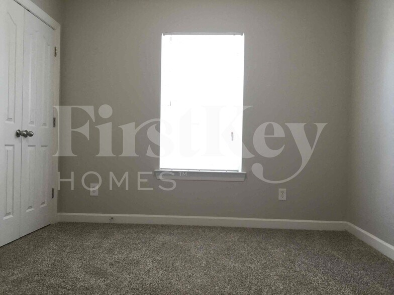 Building Photo - 2845 Island Point Dr NW