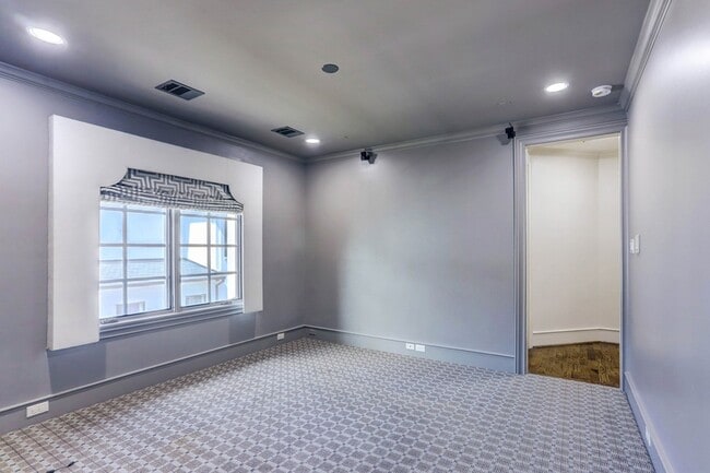 Building Photo - 3749 Olympia Dr