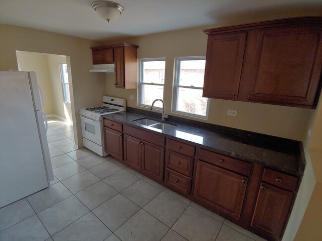 Building Photo - Beautiful 4BD/1BA Single Family Home