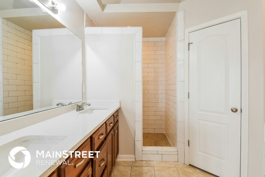 Building Photo - 4181 Amherst Dr