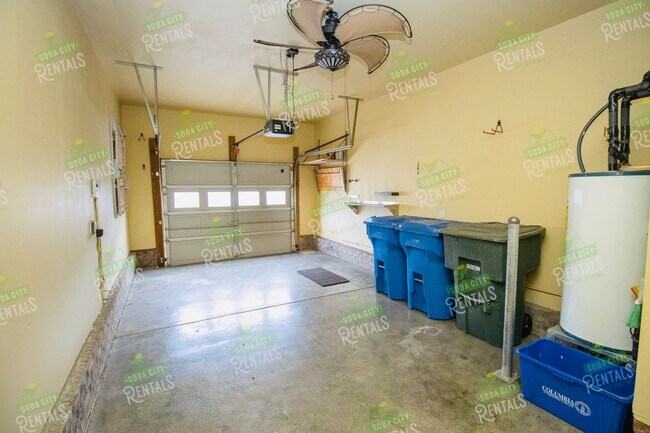 Building Photo - Prelease for June 15th, 2026- 3 Bedroom, 2...