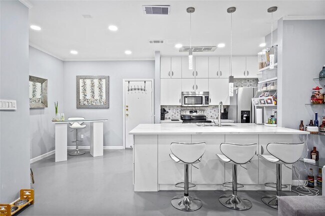 Building Photo - 9850 Pagewood Ln