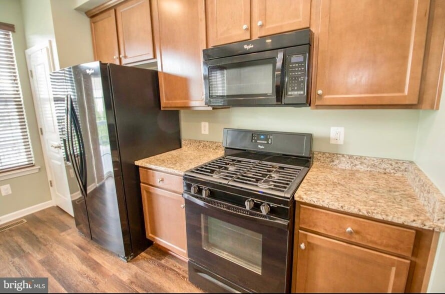 Building Photo - 23141 Foxglove Way