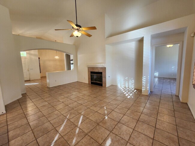 Building Photo - Charming Single-Story Pulte Home in a corn...