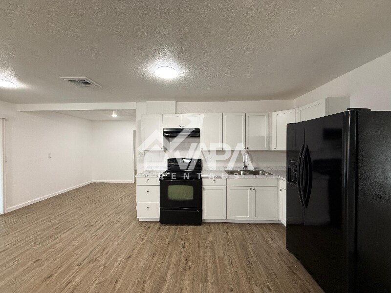 Building Photo - 7403 Castle Crown Dr