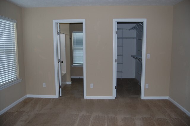 Building Photo - 219 Fox Haven Dr