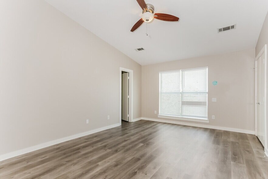 Building Photo - 4614 Lester Dr