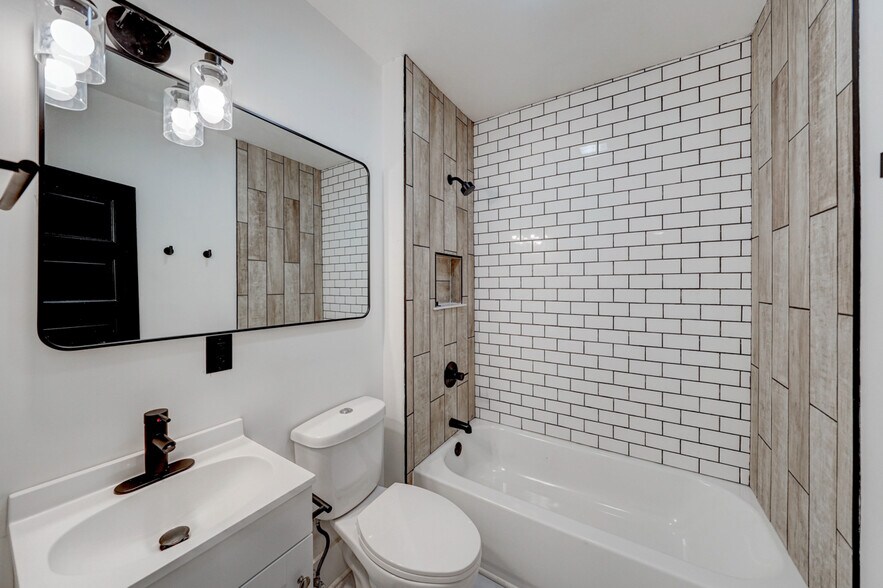 Building Photo - 818 S 31st St