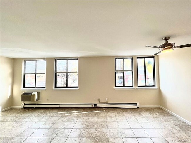 Building Photo - 722 US-6