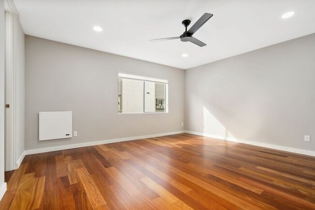 Building Photo - Stunning ALKI WATERFRONT Condo Overlooking Majestic Puget Sound!