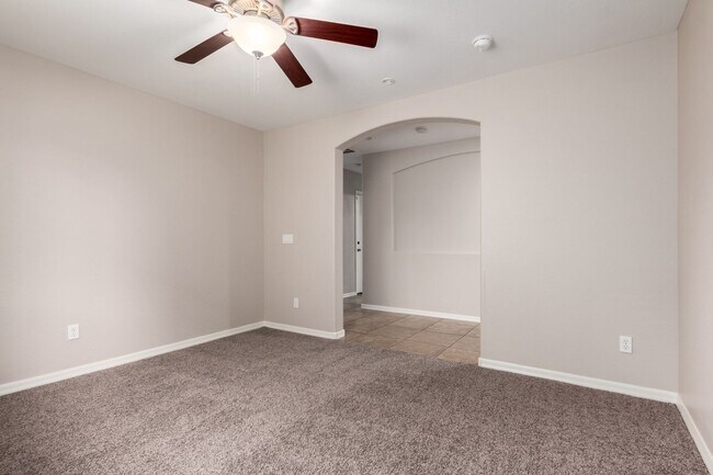Building Photo - Spacious 3-Bedroom Home with Den in Gilbert!